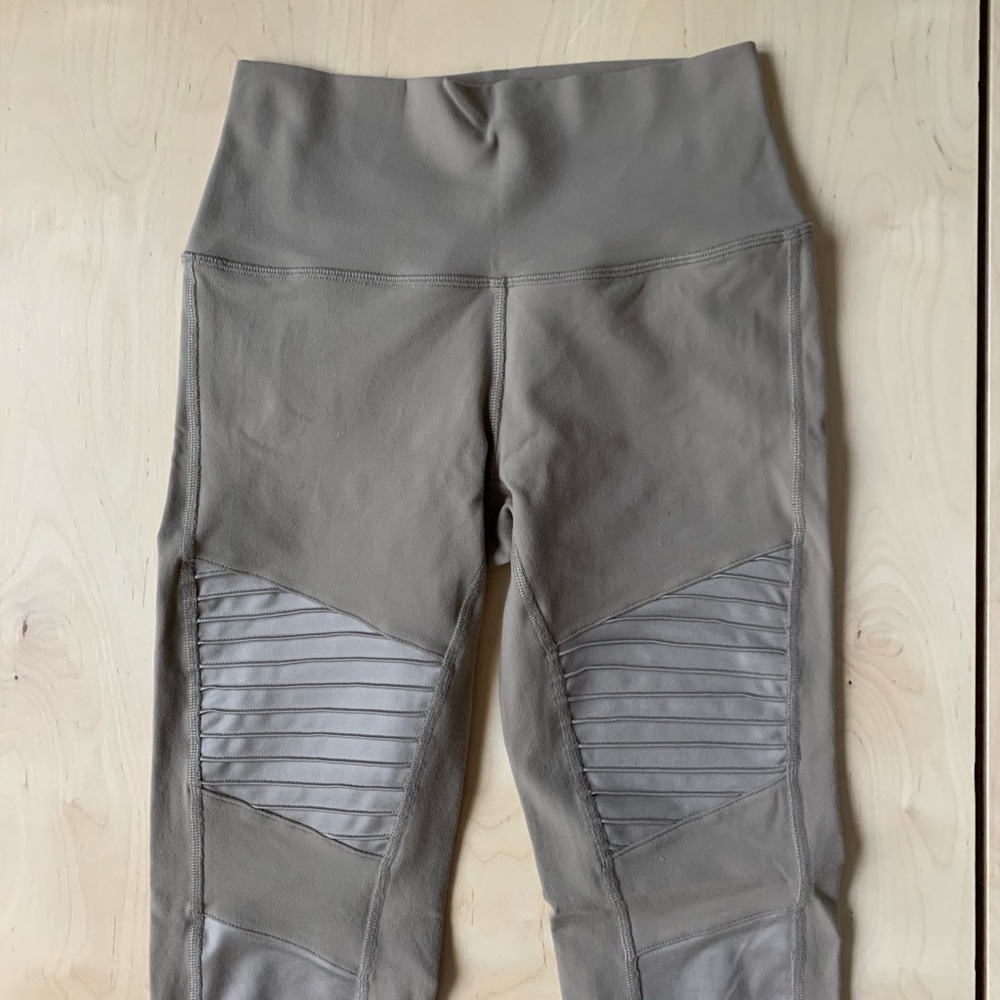 Alo Yoga Moto Leggings size Medium